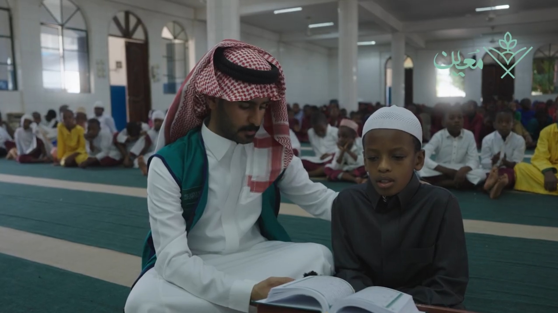 من المملكة إلى عمق أفريقيا: كيف يعمل متجر “معين” في تلبية الطلب المتزايد على كتاب الله؟